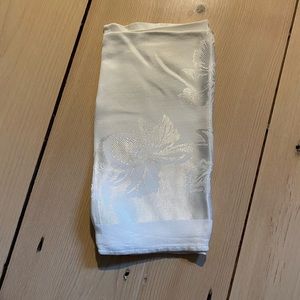 Shimmery white dinner napkins